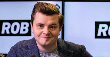 Rob en Wijnand gaan het land in om de laatste stemmen te verzamelen voor de NPO 3FM Top 999 van deze Eeuw